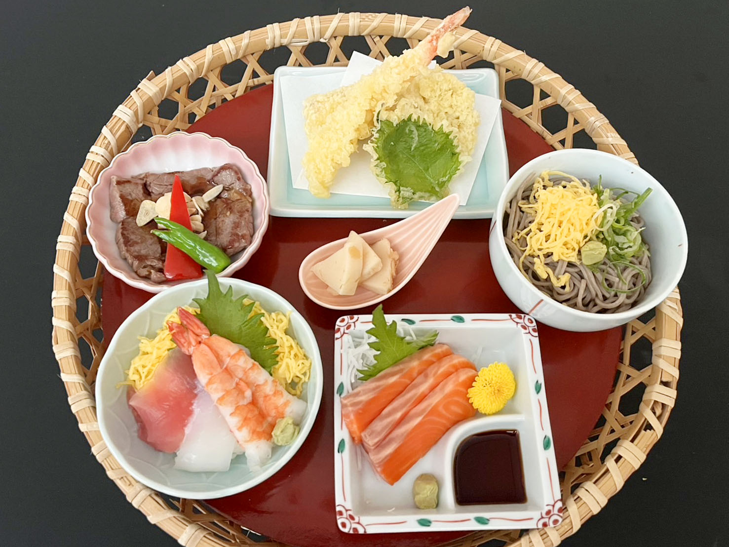春の花籠弁当 