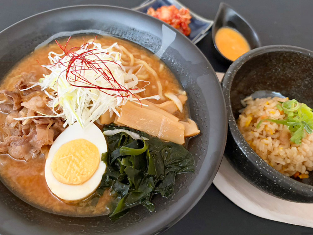 肉味噌ラーメンと鉄板炒飯
